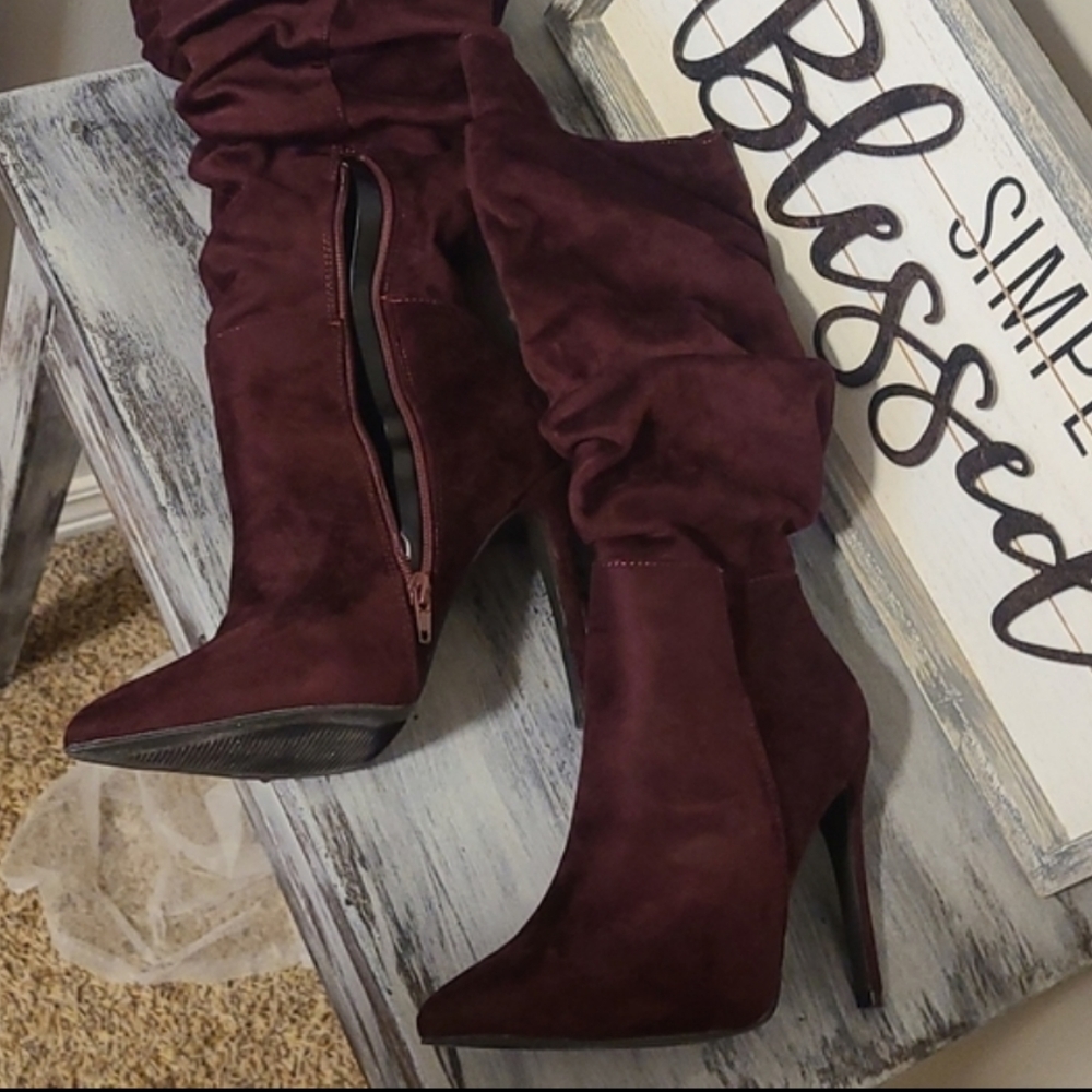 High Heels. Felt material, Color Wine, Size 8.5. So Me Brand